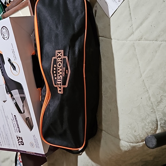 This worx  car vacuum nwot all parts and accessories included - Picture 4 of 5